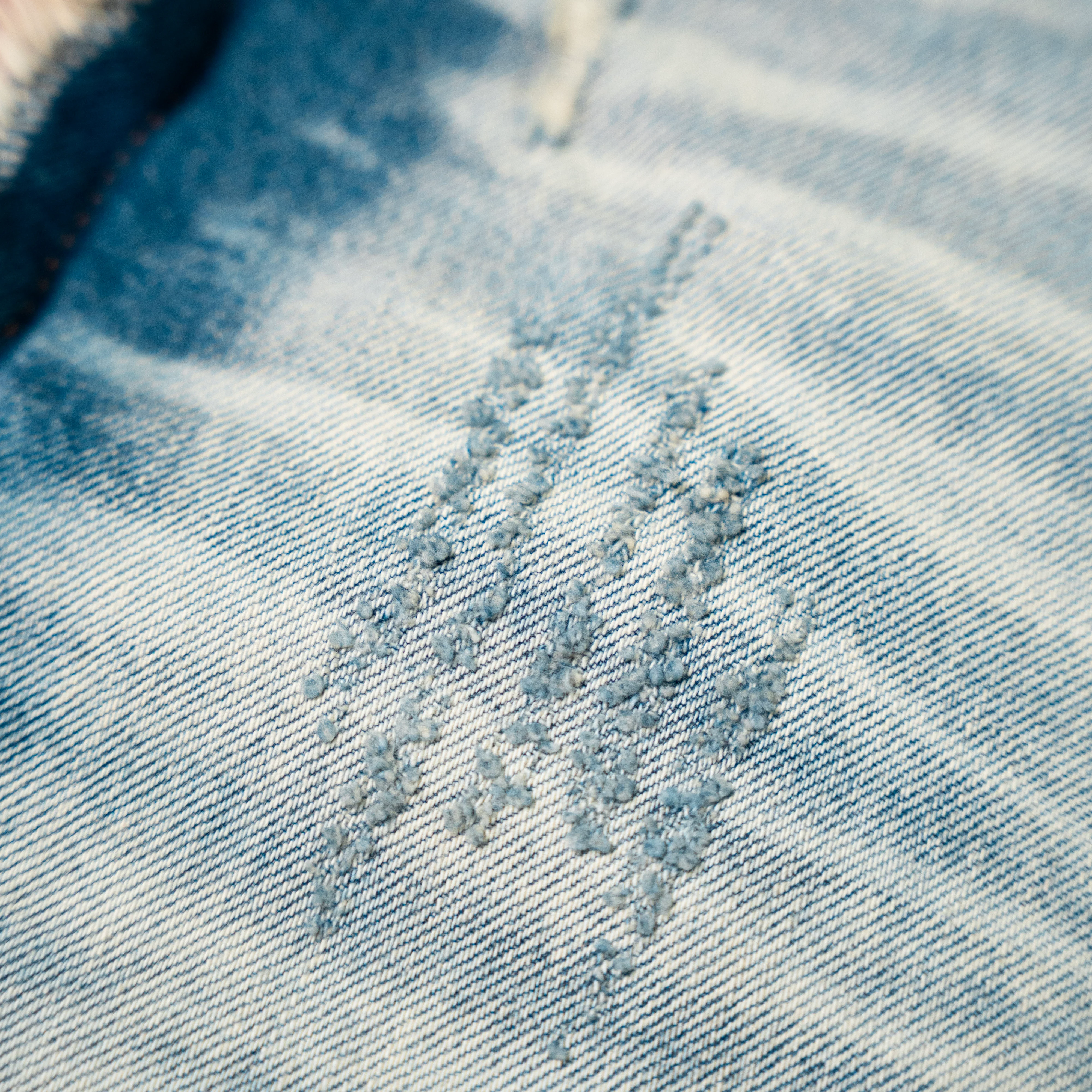UNSTITCHED BLUE JEANS - Image 4